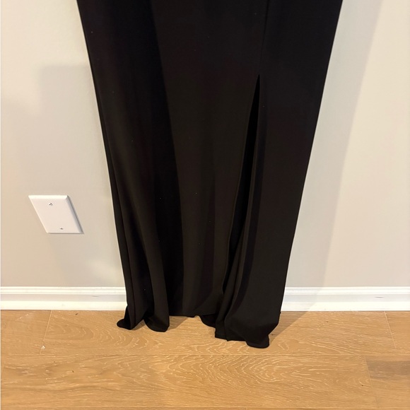 Chic Black Maxi Dress with Embellished Shoulders - Picture 3 of 6